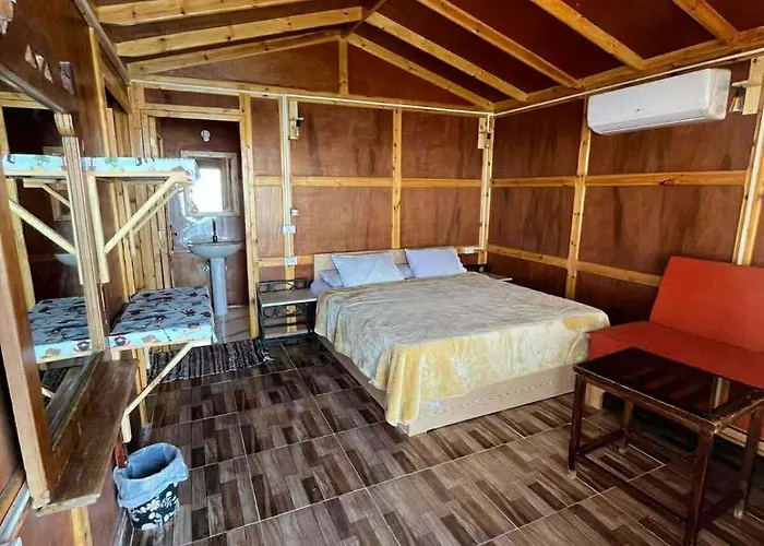 Sea View Camp *