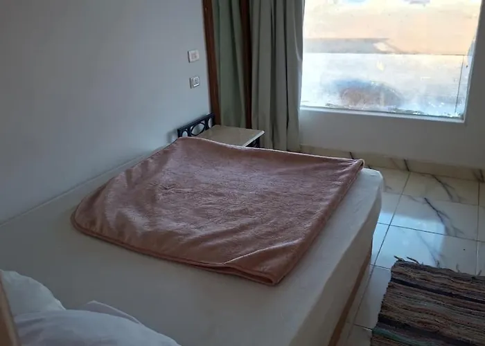 Sea View Camp *